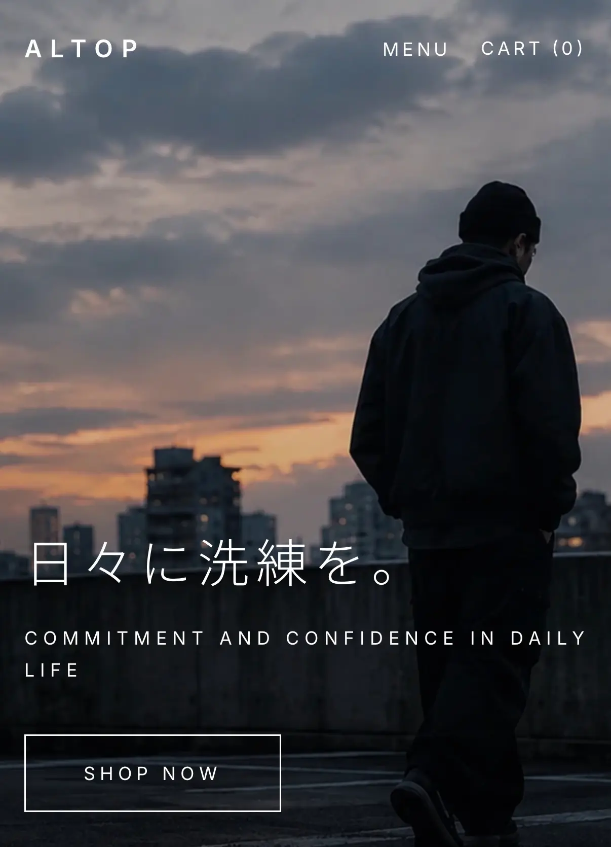 ALTOP ストアのトップページ(スマートフォン表示)。夕暮れの屋上を歩く人物と「日々に洗練を。」のコピー